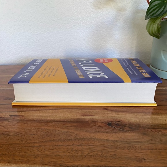 Influence: The Psychology of Persuasion by Robert B. Cialdini, Hardcover - Picture 6 of 7